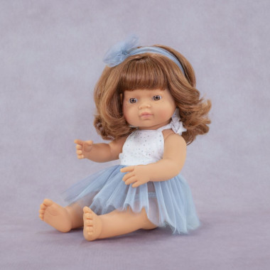 Miniland lėlė mergaitė melsva suknele (raudonplaukė, 38 cm) violetiniame fone