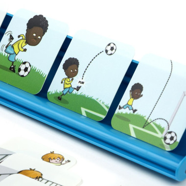 Miniland sekų kortelių viena iš istorijų su futbolo kamuoliu