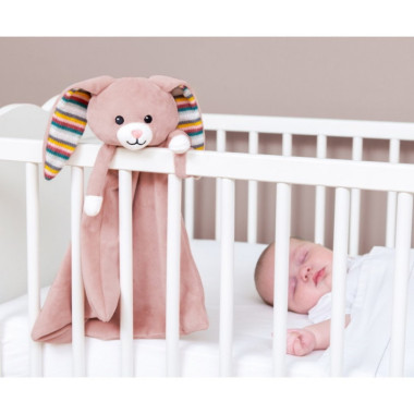 Zazu Beki migdukas kūdikiams