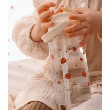 Gertuvė vaikams Boružėlės, 500 ml ir mergaitė