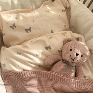 Rausva patalynė mergaitei